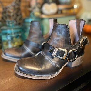 Freebird Truce distressed brown size 7